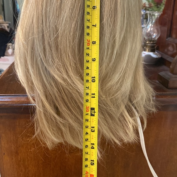 Raquel Welch wig, Vibralite - Picture 10 of 14